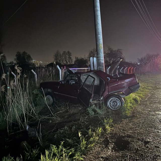 Otomobil beton direğe çarptı; sürücü öldü