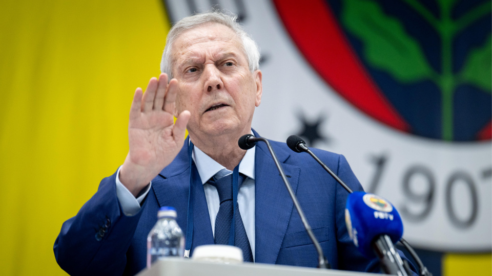 Aziz Yıldırım tekneyle geldi