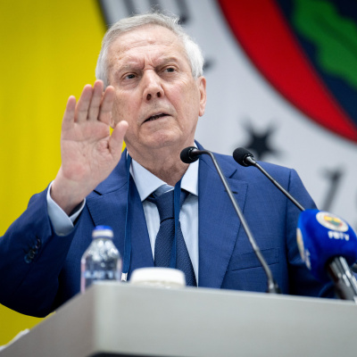 Aziz Yıldırım tekneyle geldi