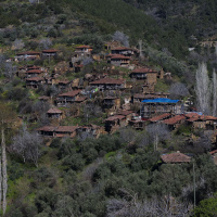 3 hane yaşıyor! 'Hayalet köy' canlanıyor!