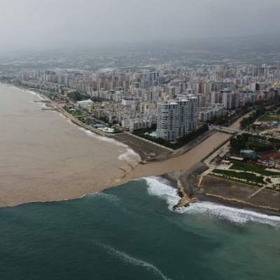 Akdeniz kahverengiye büründü