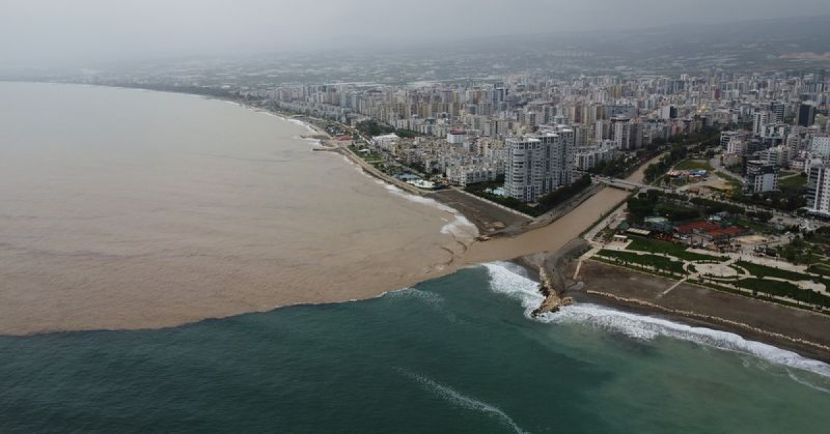 Mersin Yaylalarında Sel Taşkınları Akdeniz'e Kahverengiye Büründü