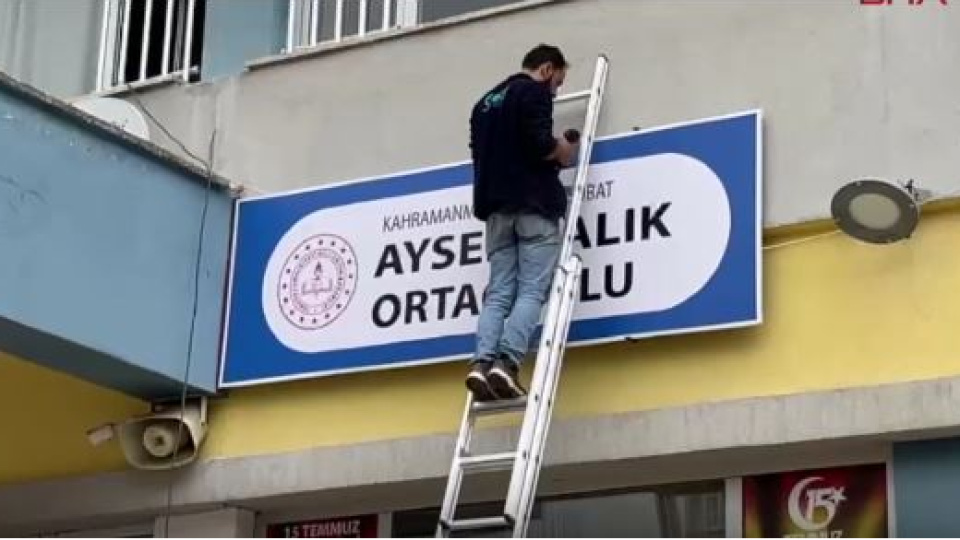 Tabela yeni binaya asıldı