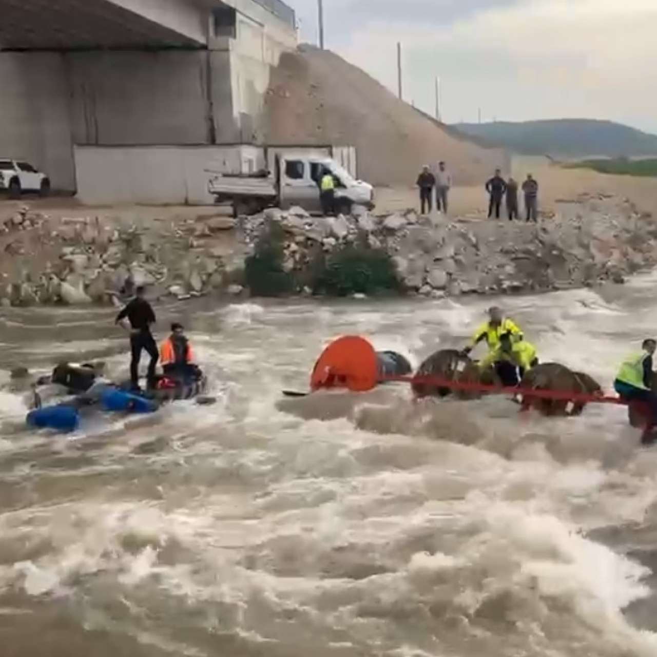 Mahsur kalan 10 işçi kurtarıldı