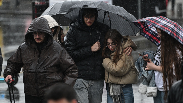 Yurdun büyük bölümünde yağış var! Meteoroloji'den uyarılar!