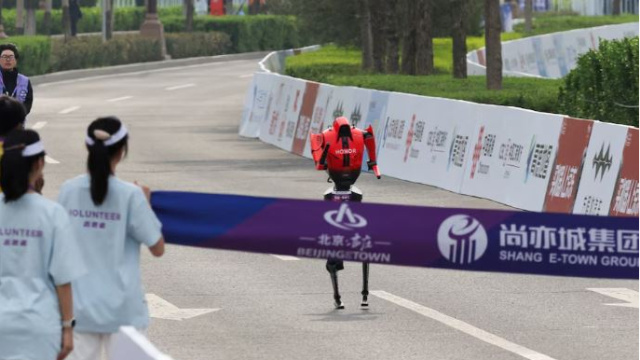Maratonda robotlar insanları geçti!