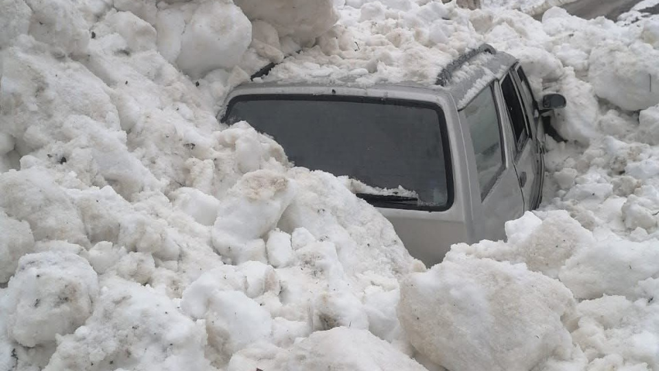 Üzerlerine çığ düştü! Facia kıl payı!