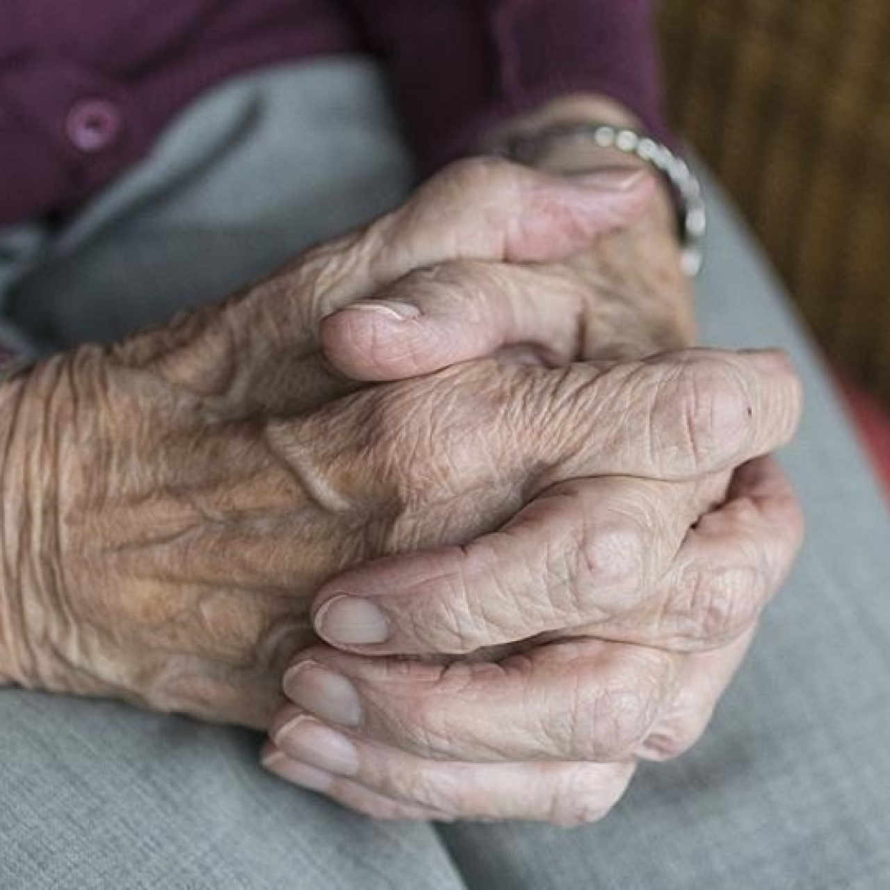 Alzheimer ve demans hastaları için 100 takip cihazı dağıtıldı