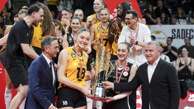Şampiyon VakıfBank kupasını aldı!