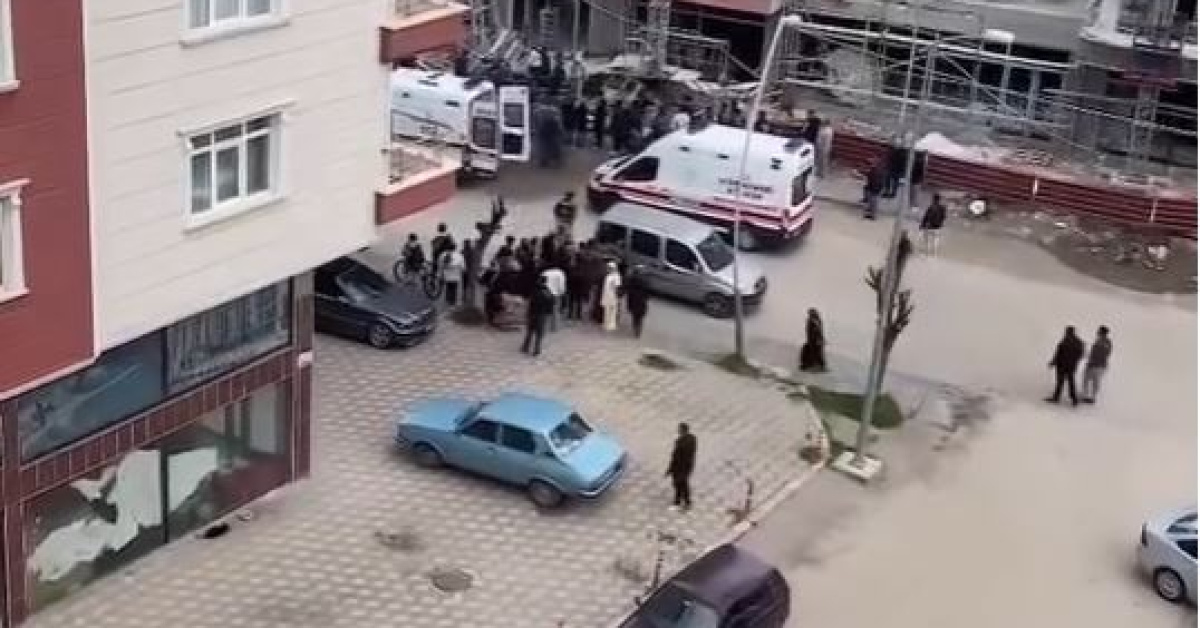 Ankara'dainşaat iskelesi çöktü; 3 işçi yaralı