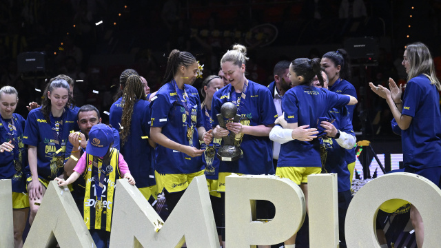 Fenerbahçe Opet, 3. kez Avrupa'nın zirvesinde!