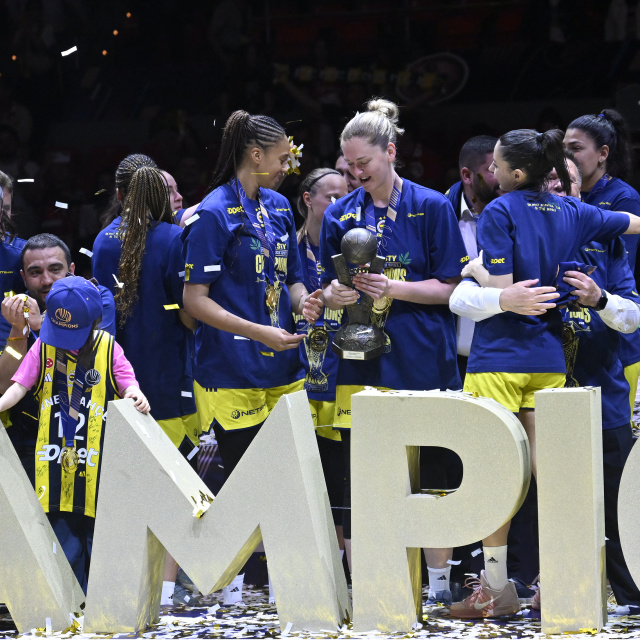 Fenerbahçe Opet, 3. kez Avrupa'nın zirvesinde!