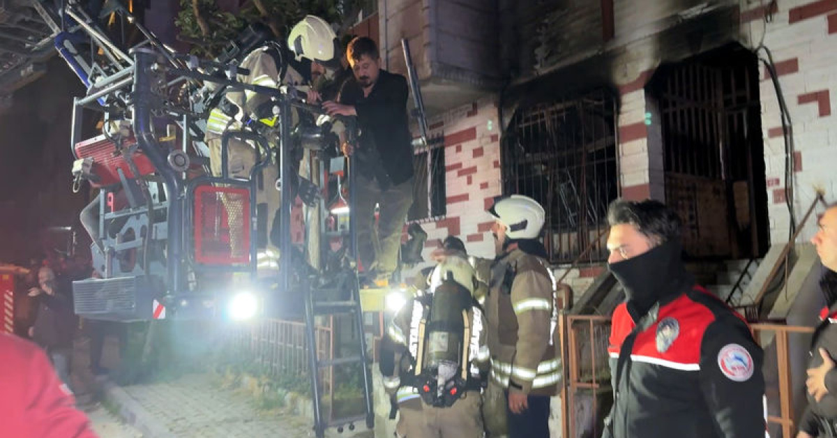Avcıda binanın girişinde yangın, 20 kişi kurtarıldı