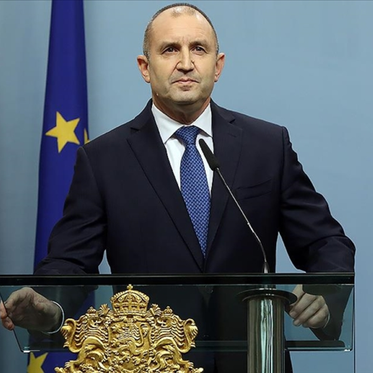 Bulgaristan'da seçimi eski Cumhurbaşkanı Radev kazandı