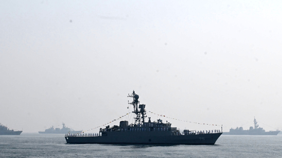 İran basını: ABD'ye ait savaş gemilerine saldırı düzenlendi