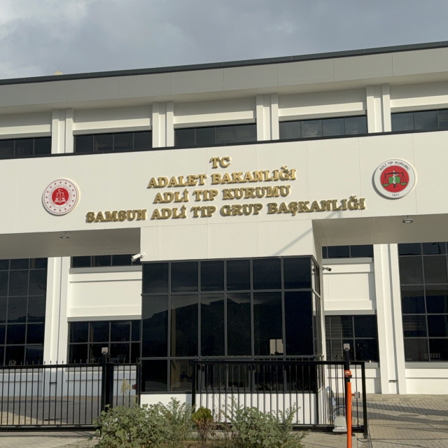 Sandalyede ölü bulundu