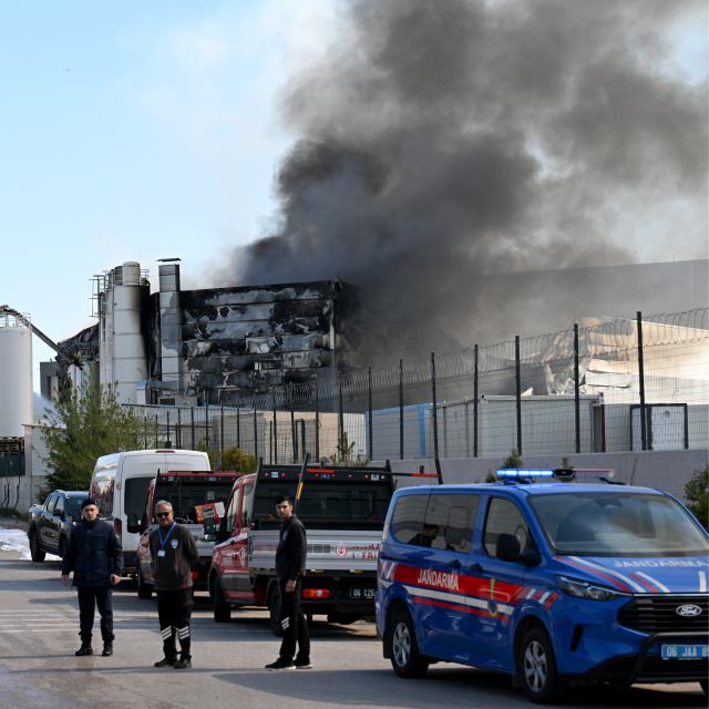 Fabrikada yangın! 1 işçi kayıp!