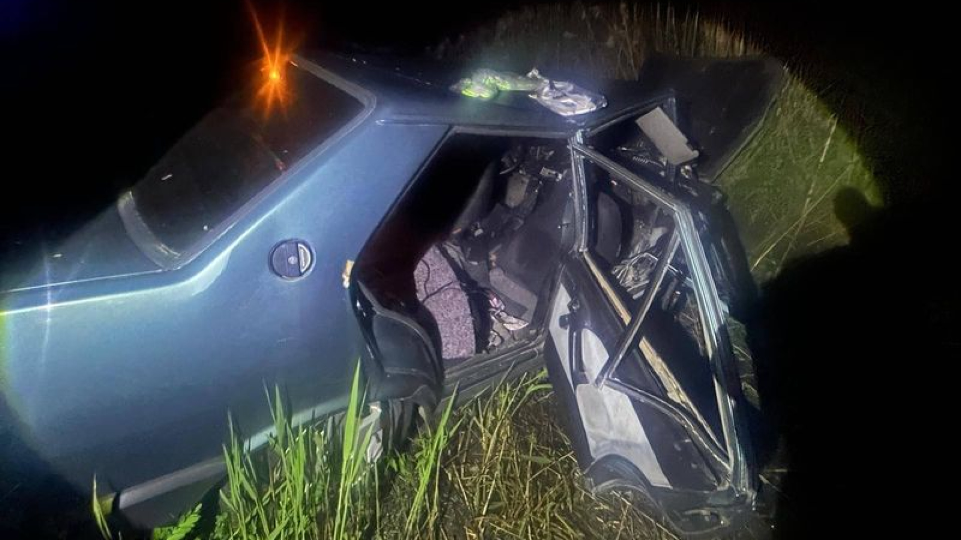 Manisa'da Korkunç Trafik Kazası: Otomobil Kanala Uçtu, 2 Kişi Hayatını Kaybetti