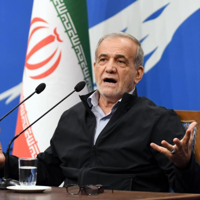 Pezeşkiyan: Savaş kimsenin yararına değil