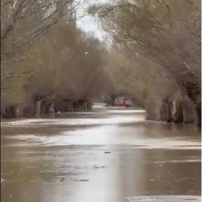 Kapaklar açıldı, köyü su bastı