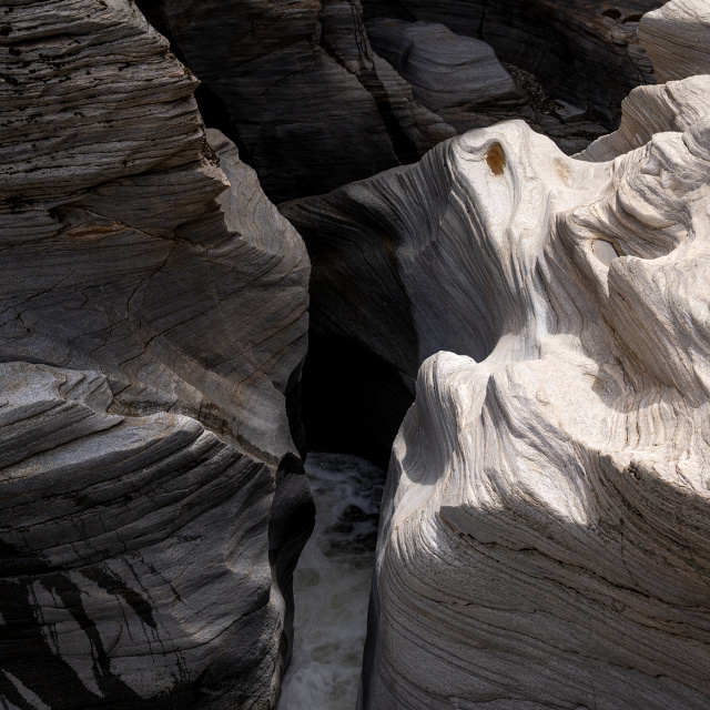 Suyun kayaları sanat eserine dönüştürdüğü vadi