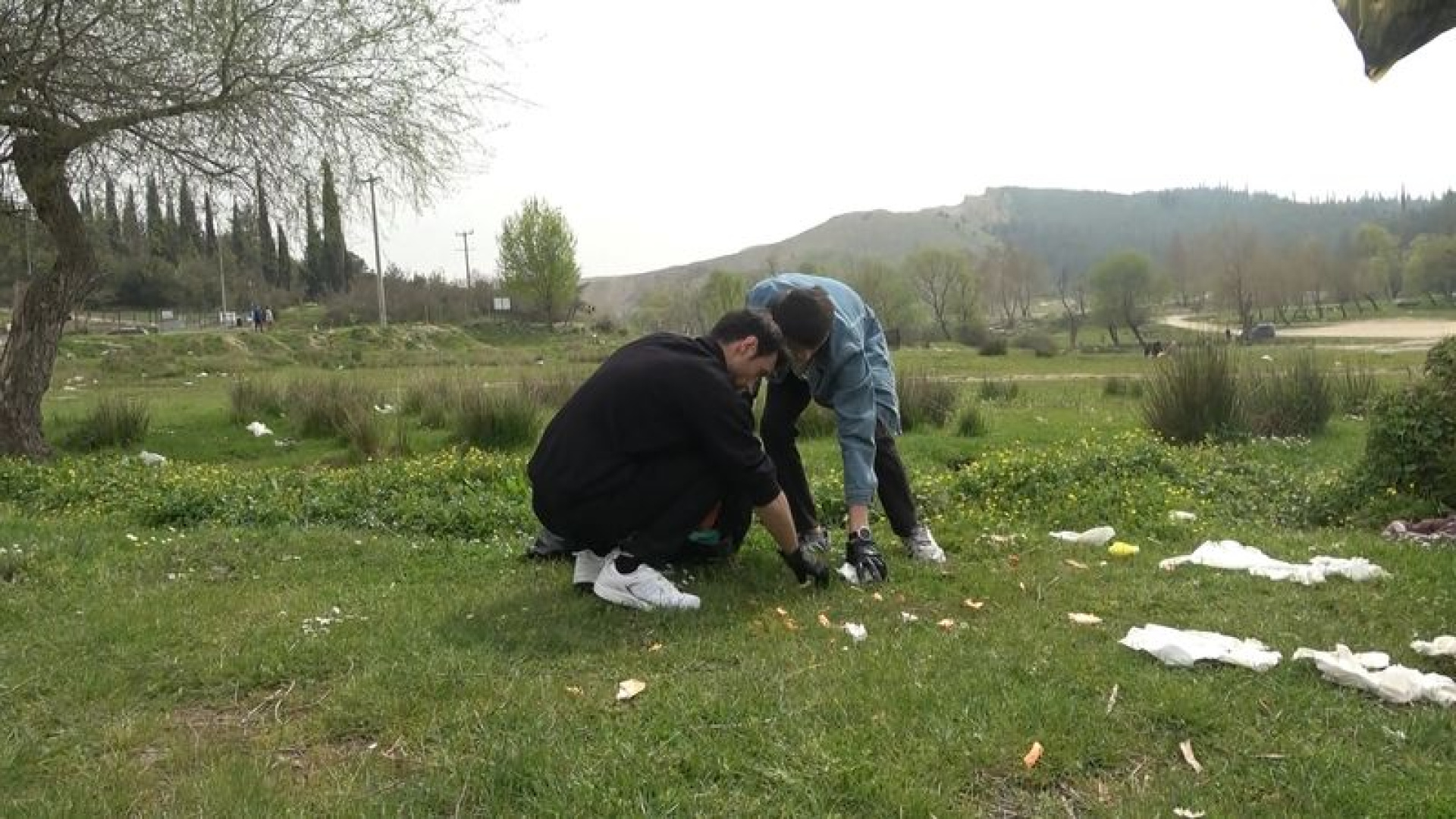 Bursa'da İki Gencin Örnek Projesi: Doğa Fedaileri Doğayı Temizliyor
