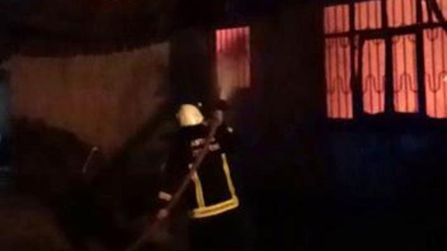 Perdeleri tutuşturup evi kundakladılar! İki sevgili hayatını kaybetti!