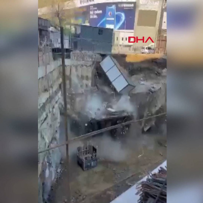 Fenerbahçe Stadı yanındaki duvar çöktü