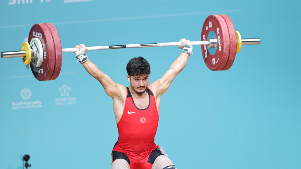 Milli halterci Avrupa rekoruyla şampiyon!