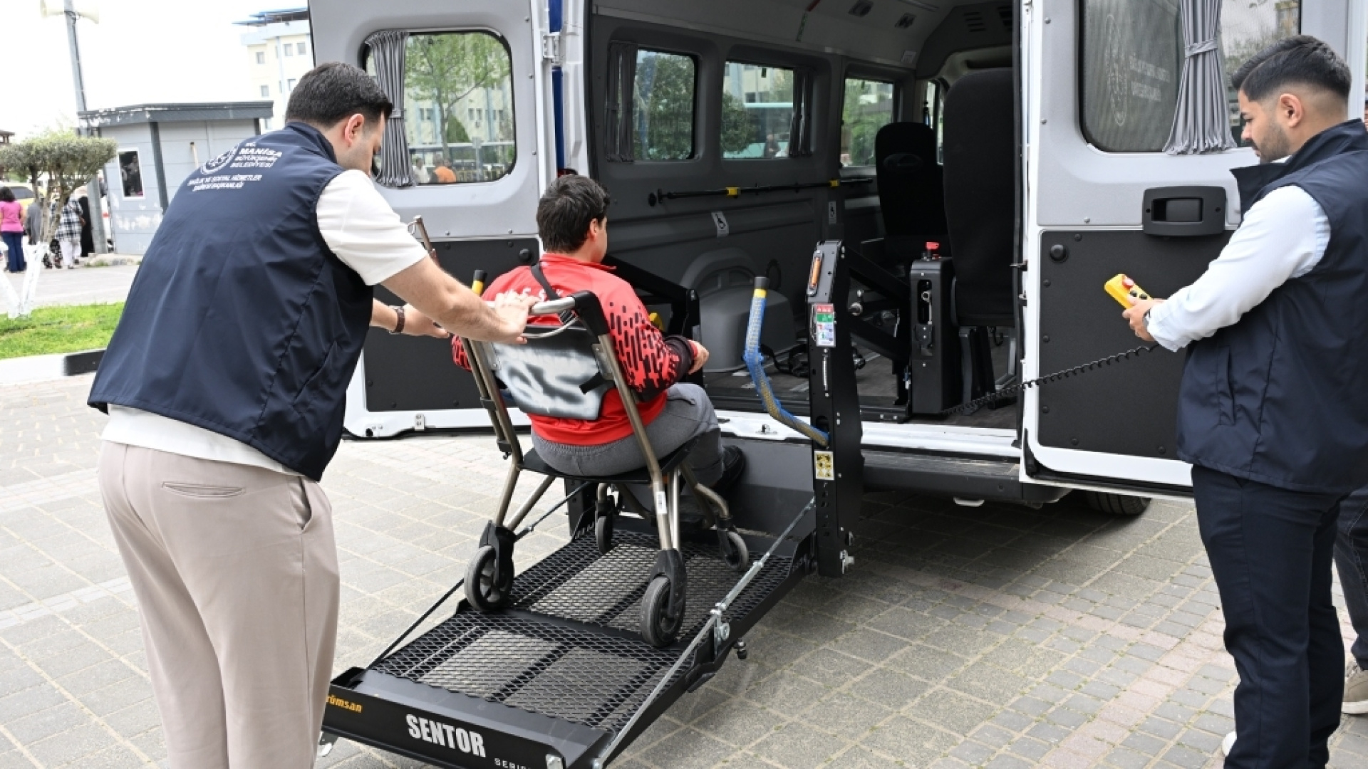 Manisa'da engelli nakil aracı hizmeti | Son dakika haberleri