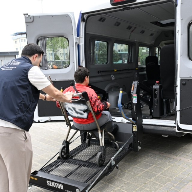 Manisa'da engelli nakil aracı hizmeti