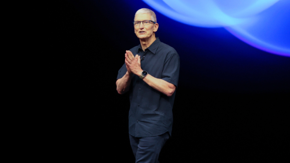 Apple'ın CEO'su Tim Cook görevden ayrılıyor