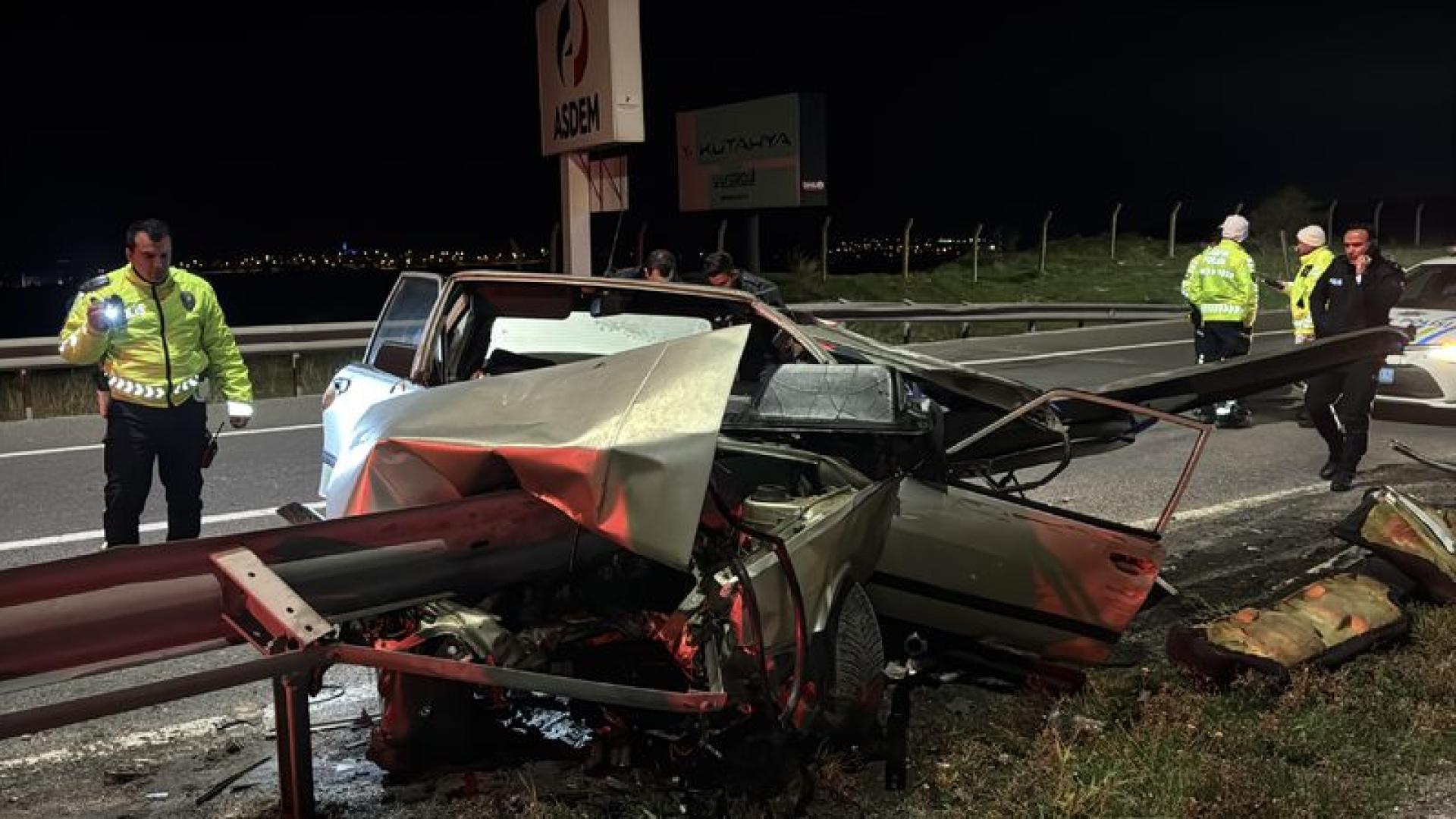 Kütahya'da Feci Trafik Kazası: Genç Sürücü Yaşamını Yitirdi