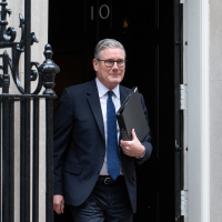 İngiltere Başbakanı: Bir kez daha özür diliyorum