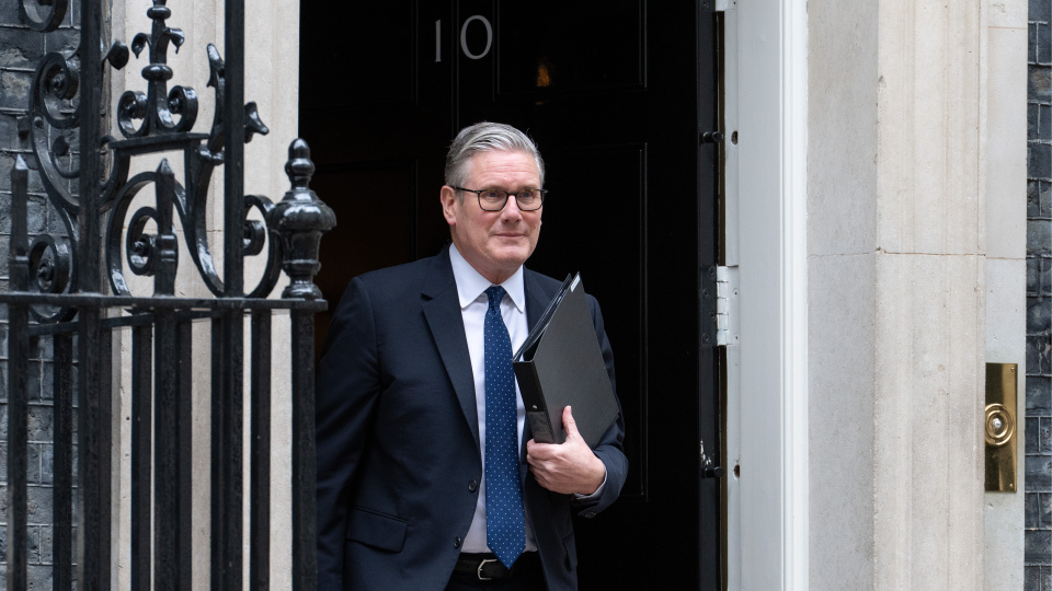 İngiltere Başbakanı: Bir kez daha özür diliyorum