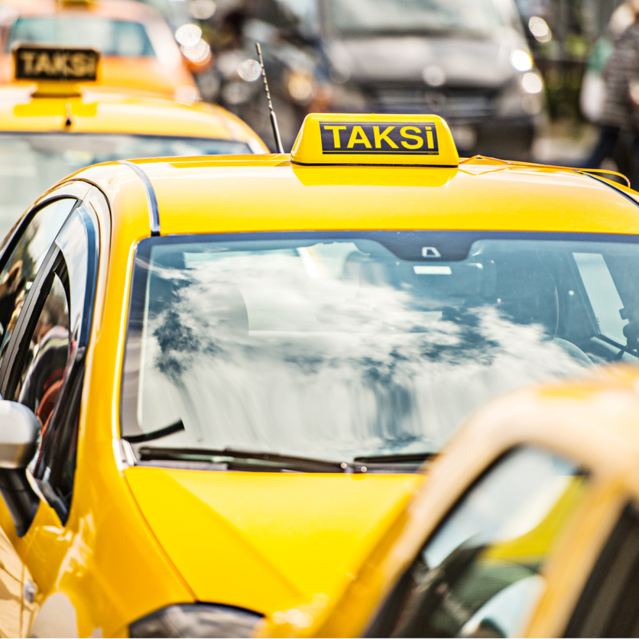 Taksiler neden hep sarı?