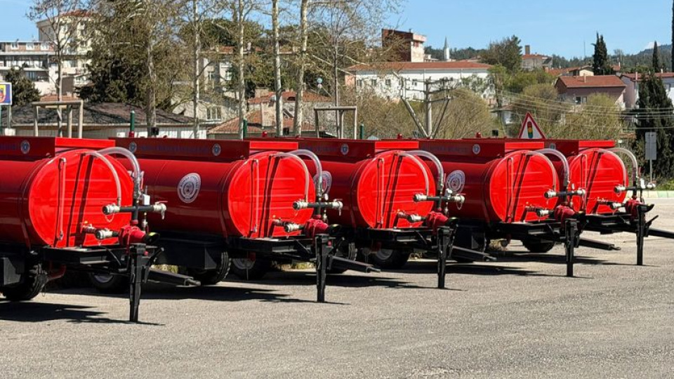 Orhaneli'nin kırsal mahallelerine su tankerleri