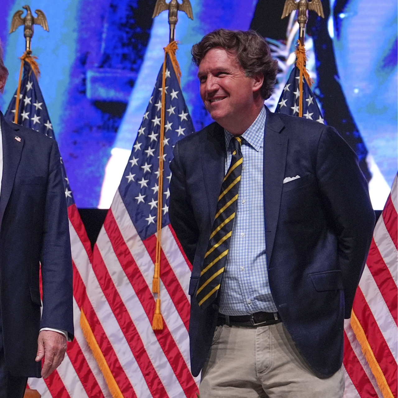 Carlson Trump'a destek verdiği için özür diledi