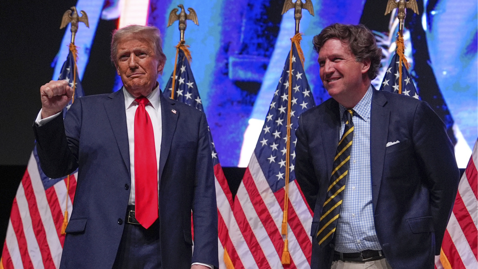 Carlson Trump'a destek verdiği için özür diledi
