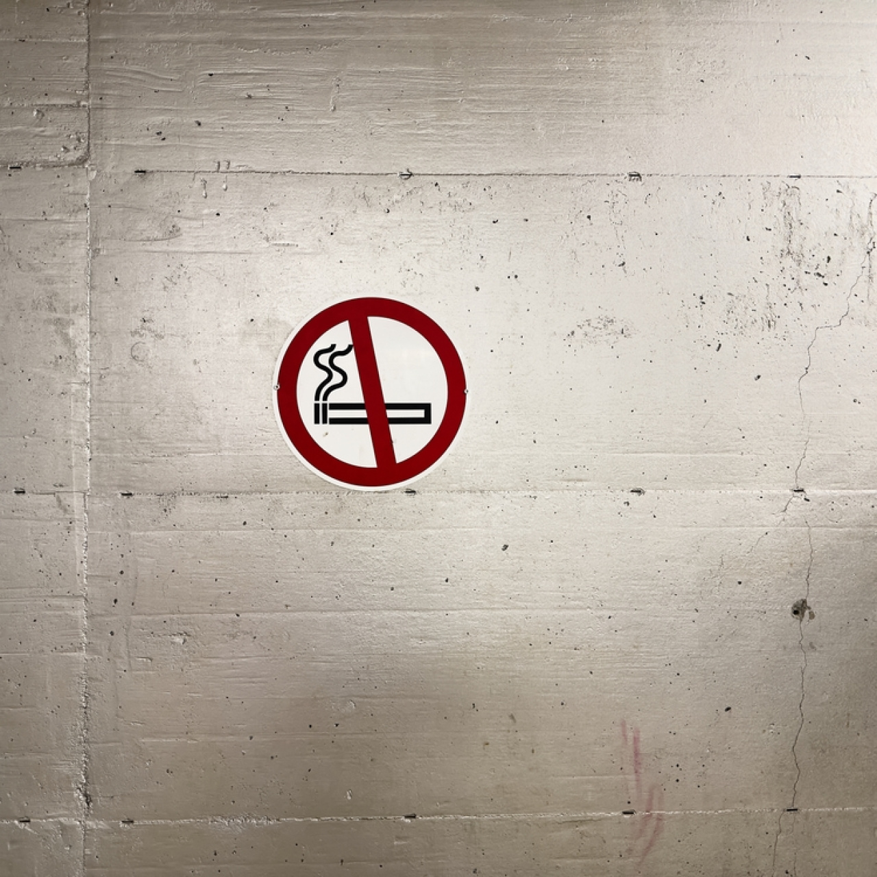 Birleşik Krallık'ta 2008'den sonra doğanlar için sigara yasağı kabul edildi