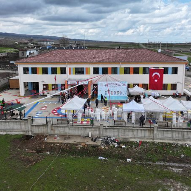 Diyarbakır'da hayırseverlerden okul