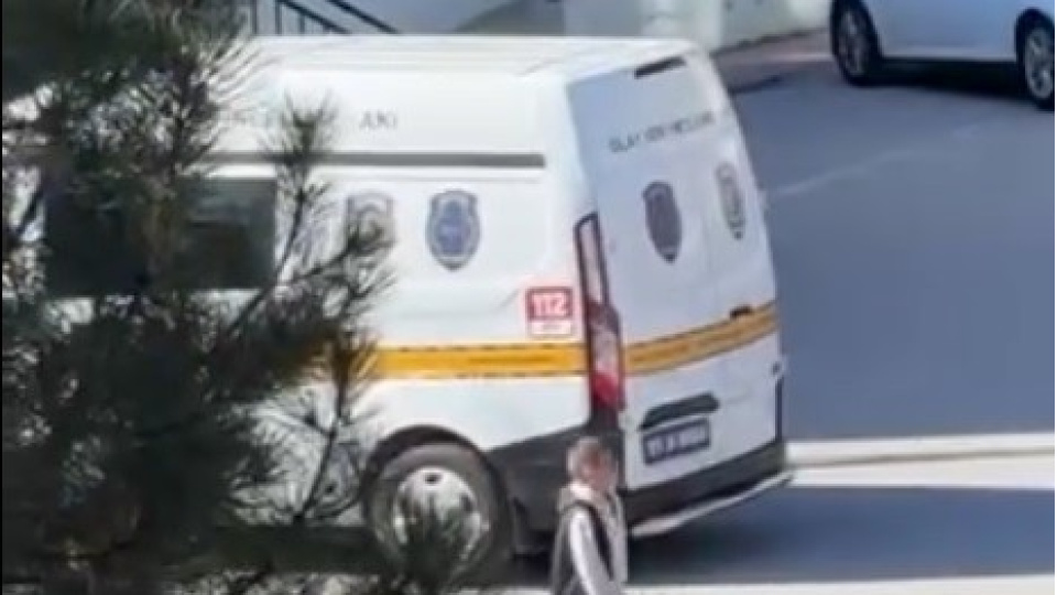 Okul tuvaletinde kurusıkı tabanca ve tehdit notu bulundu