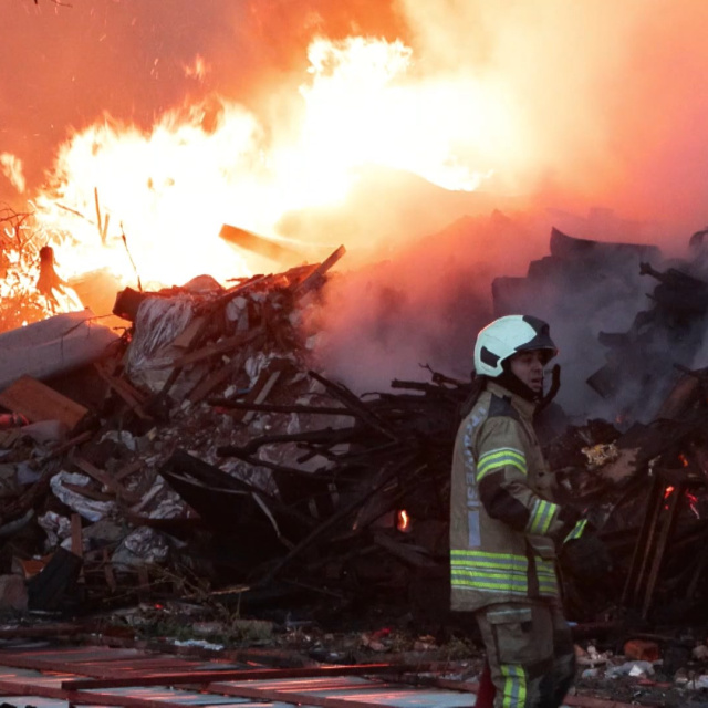 Kartal'da çöplükte yangın
