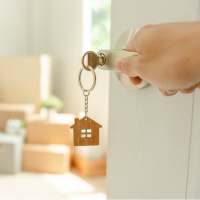 Kiracı mı karşılar ev sahibi mi?