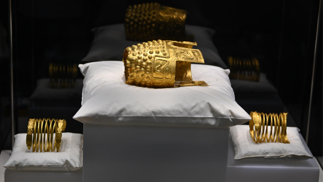 Müzeden çalınmıştı! Altın miğfer görücüye çıktı