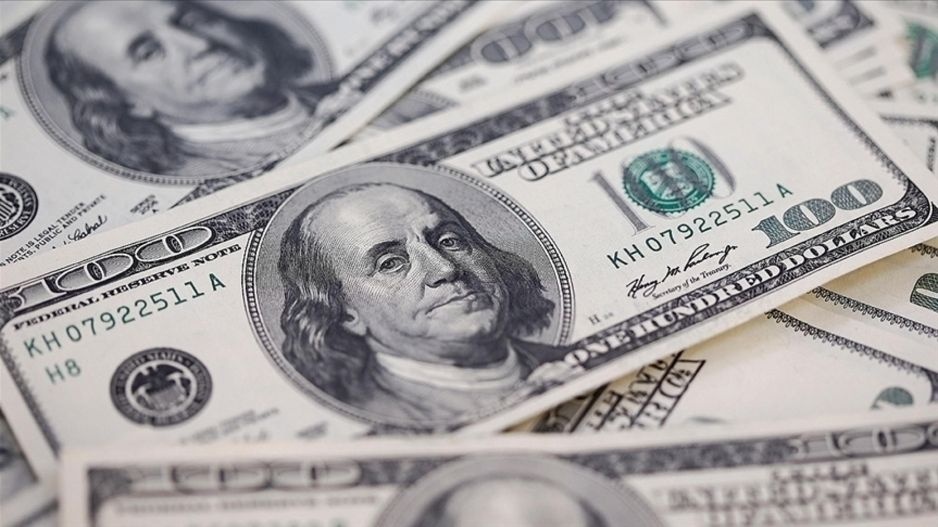 WSJ: ABD, Irak'taki İran bağlantılı grupları baskılamak için dolar sevkiyatlarını engelliyor