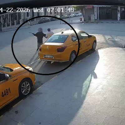 Satırla etrafa saldırdı