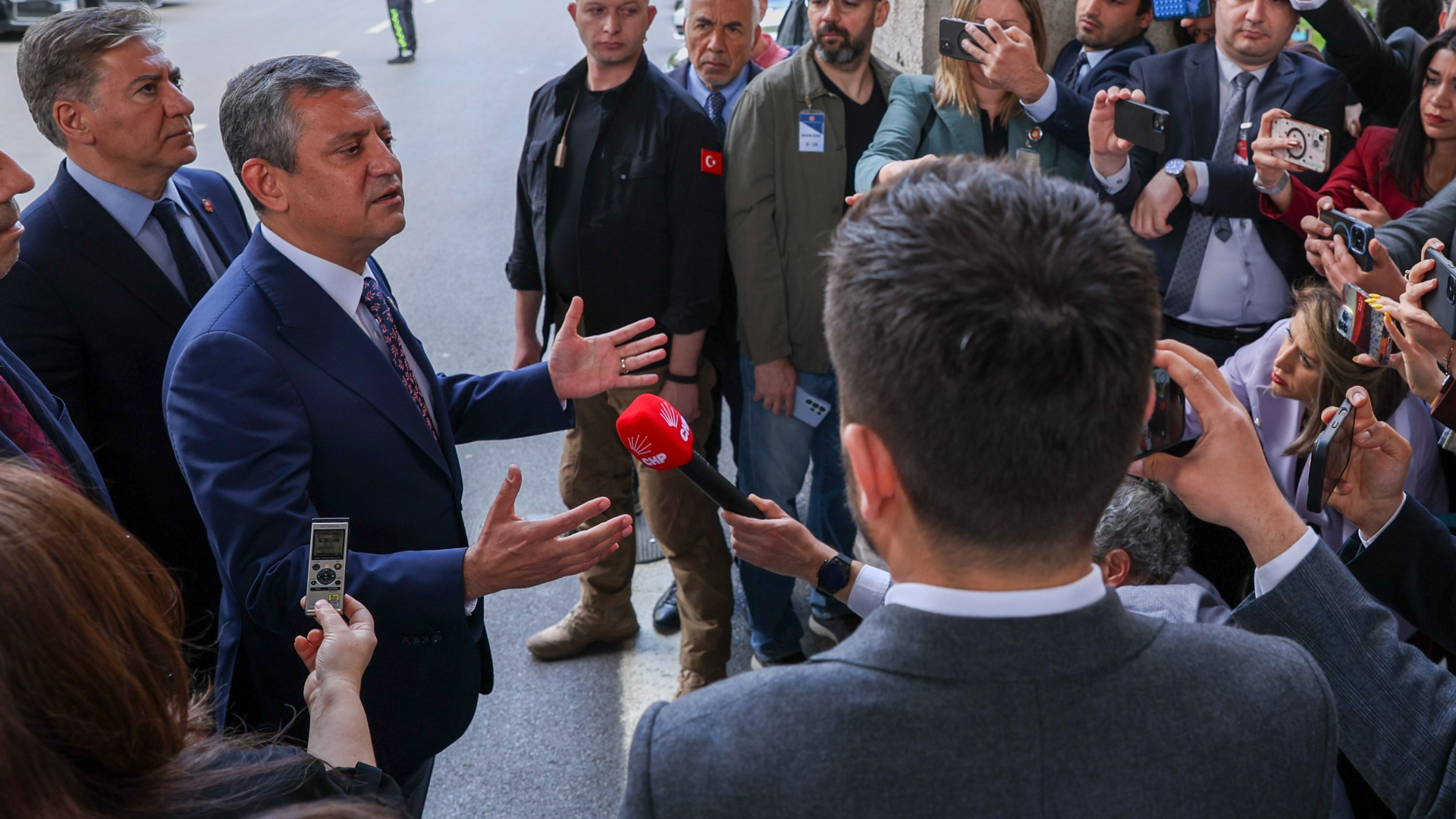 CHP lideri Özel, TBMM Başkanı Kurtulmuş'u ziyaret etti