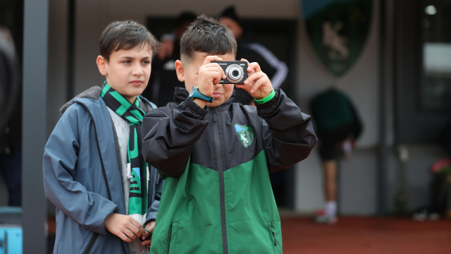 Serdar Dursun'dan minik taraftara jest!