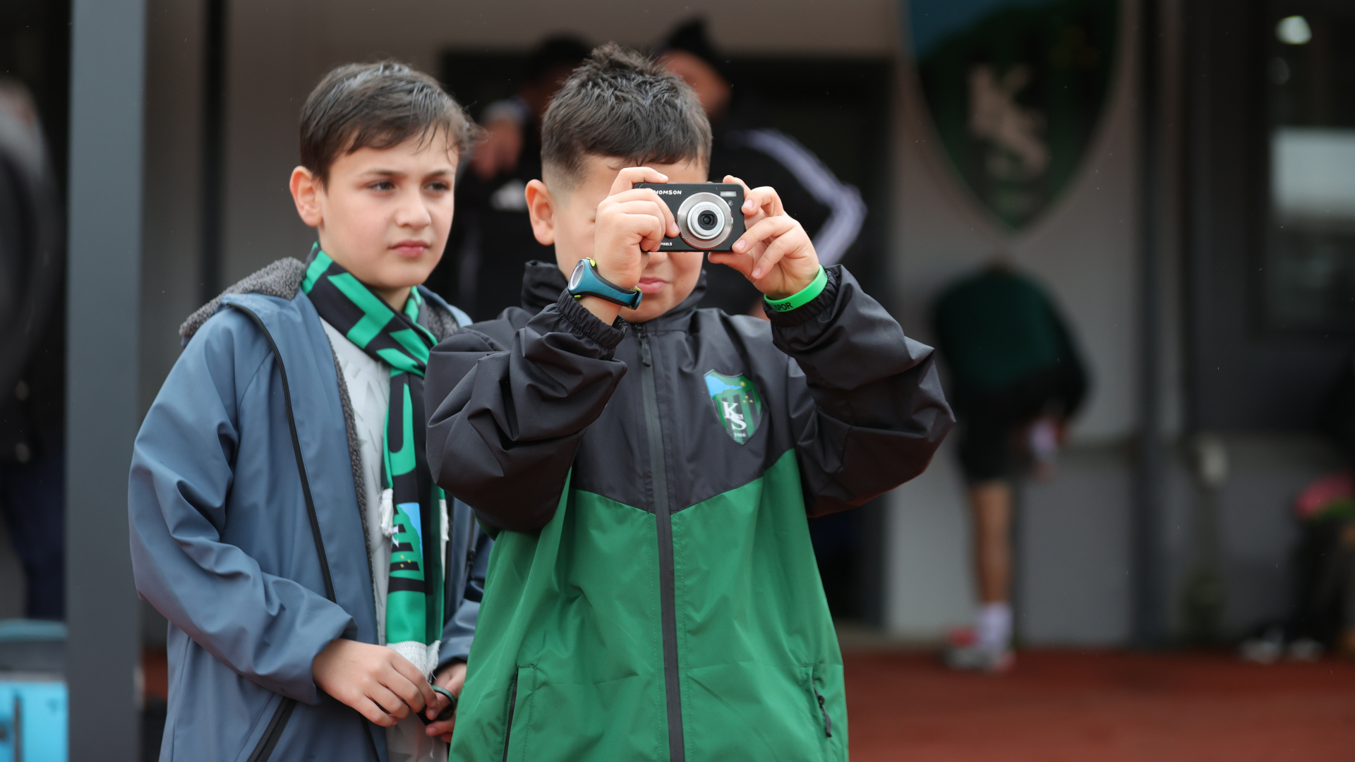 Serdar Dursun'dan Minik Taraftara Anlamlı Jest: Kamera Hediyesi ve Unutulmaz Gün
